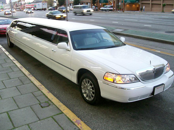 Boston Mass8 Passenger Limo